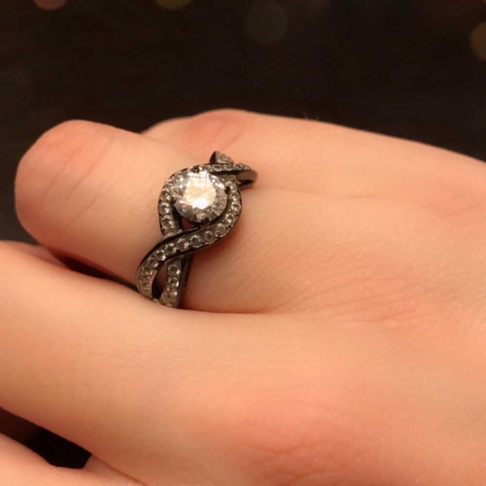 Black ring